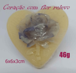Sabonete coração com relevo flor